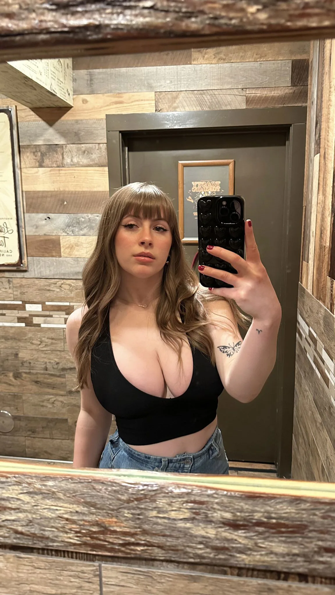 Sara escort Derby
