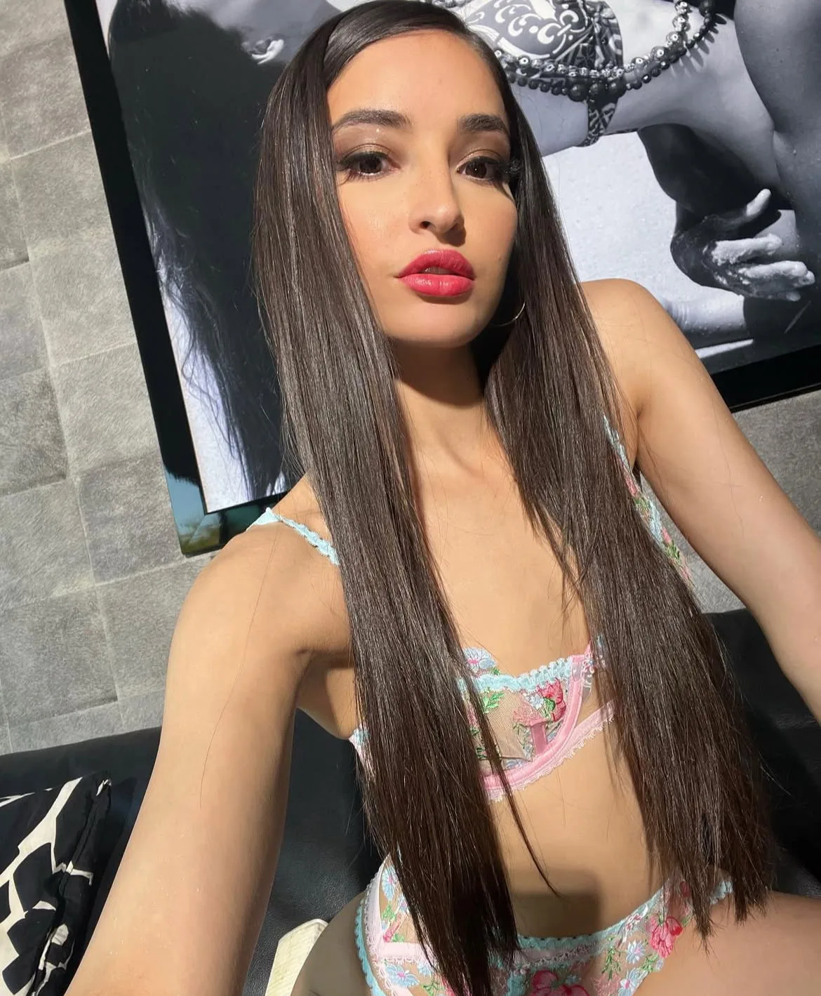 Isabela escort Derby